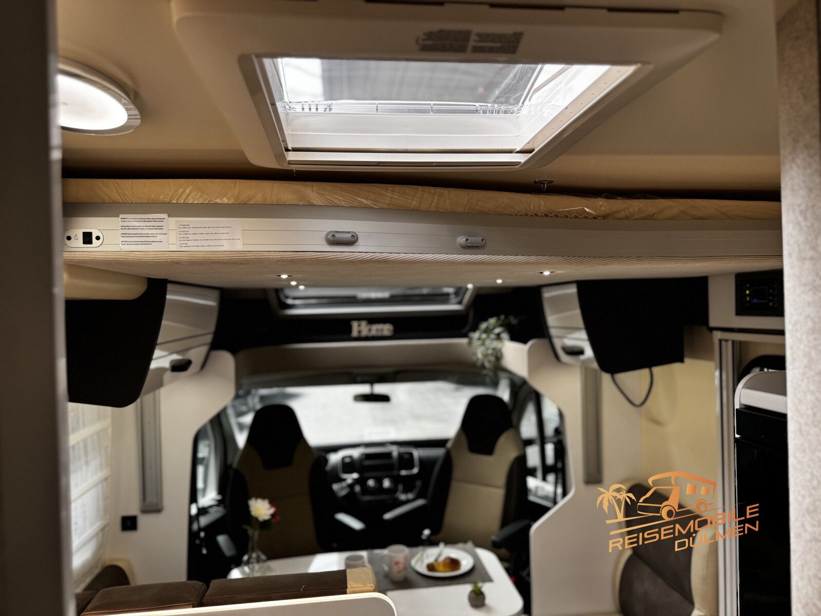 Fahrzeugabbildung Forster T 745EB 2025 RFK Markise Truma Combi Außendusche