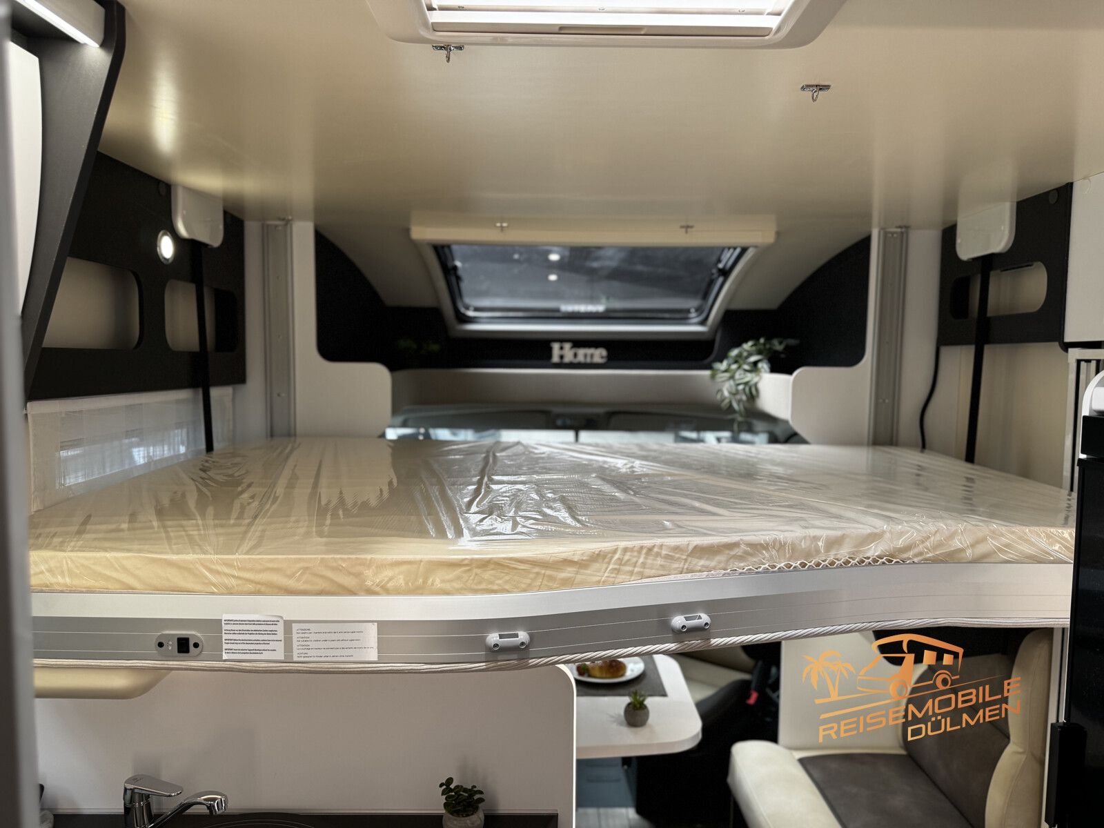 Fahrzeugabbildung Forster T 745EB 2025 RFK Markise Truma Combi Außendusche