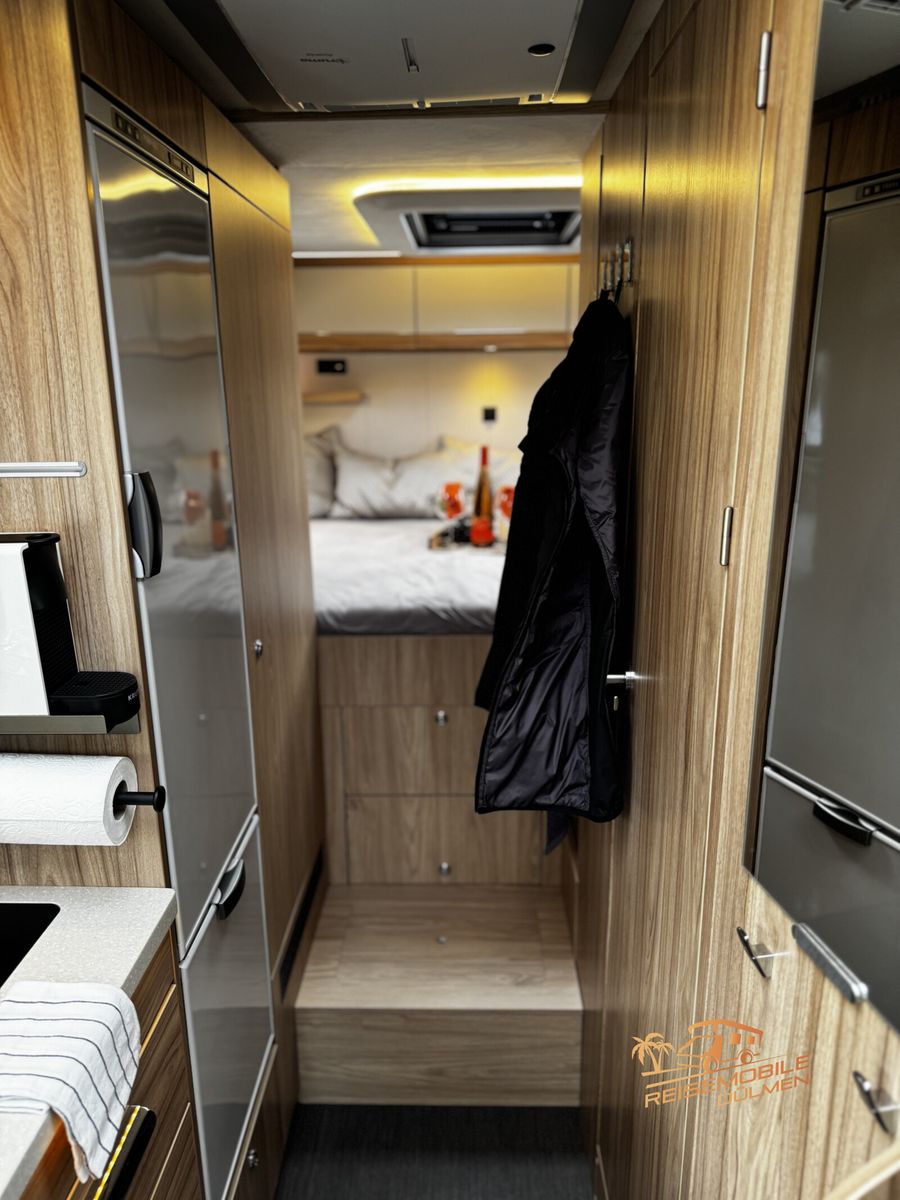 Fahrzeugabbildung HYMER / ERIBA / HYMERCAR ML-T 580 4x4 RSX Black-Star  3,0 V6 3xLithium