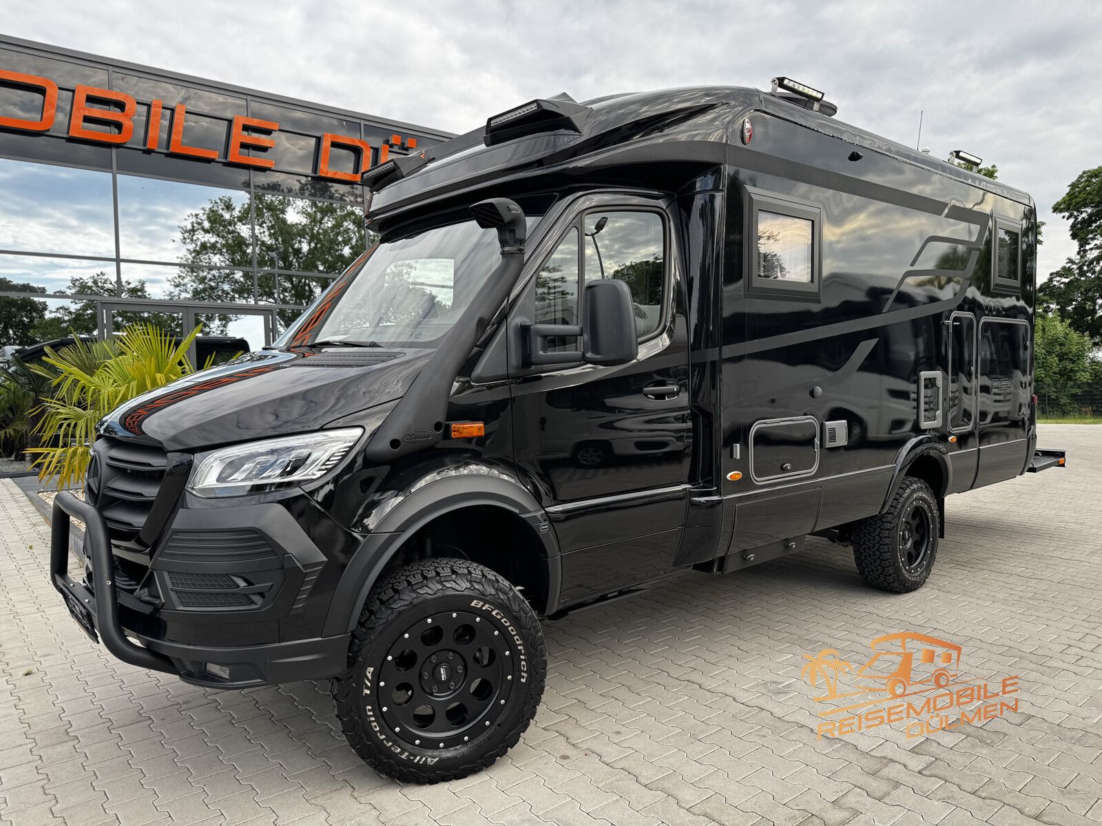Fahrzeugabbildung HYMER / ERIBA / HYMERCAR ML-T 580 4x4 RSX Black-Star  3,0 V6 3xLithium