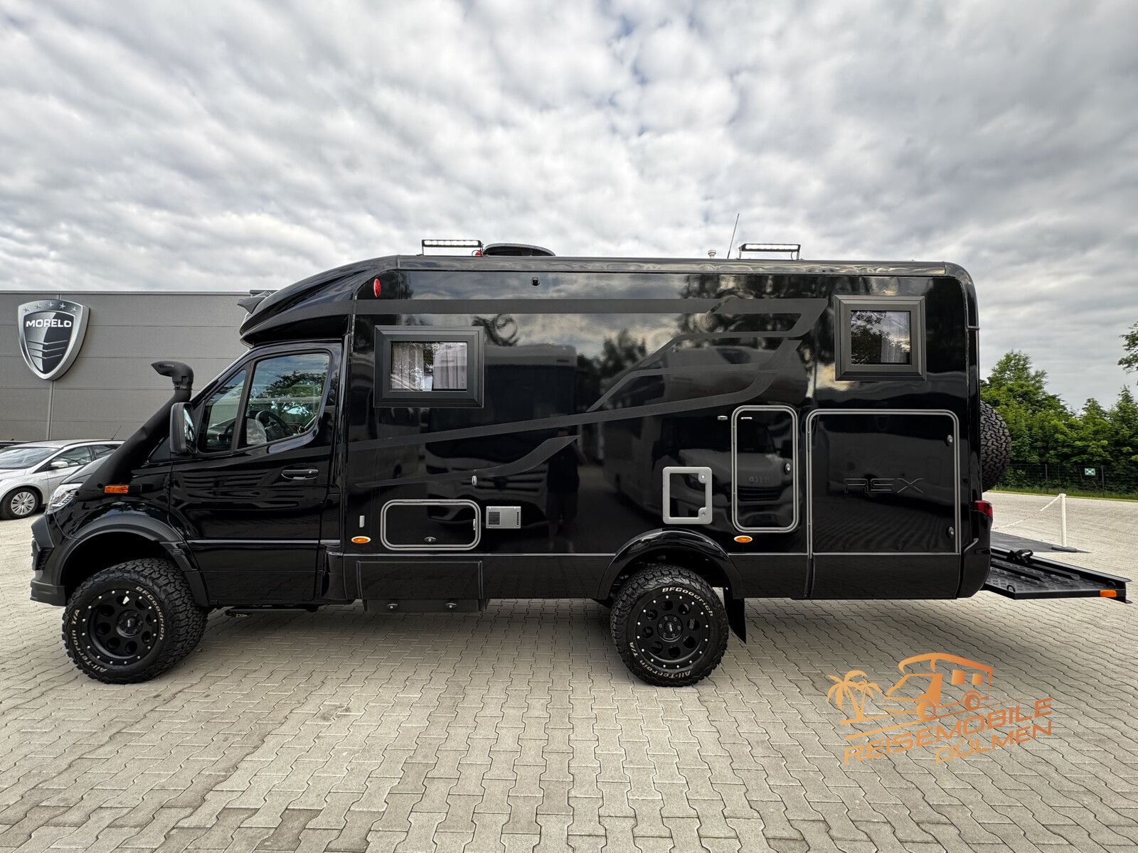 Fahrzeugabbildung HYMER / ERIBA / HYMERCAR ML-T 580 4x4 RSX Black-Star  3,0 V6 3xLithium