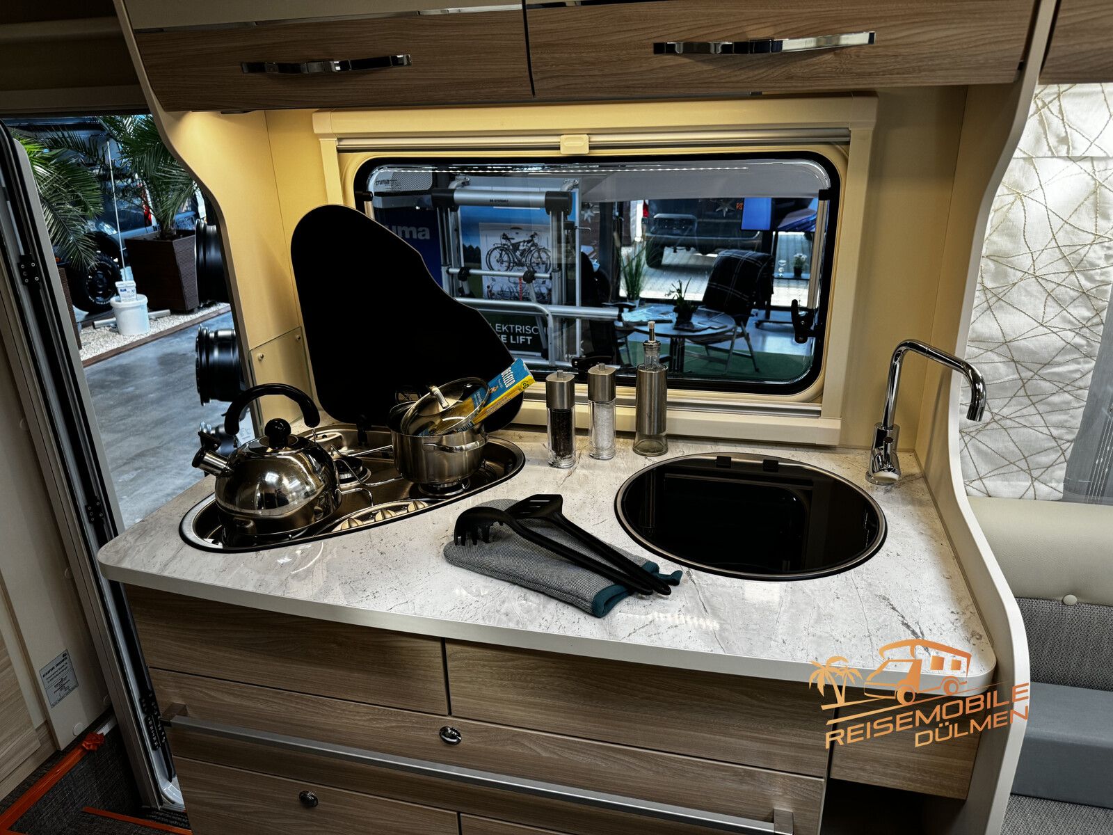 Fahrzeugabbildung Eura Mobil Activa One 650 HS RFK 16 Alu