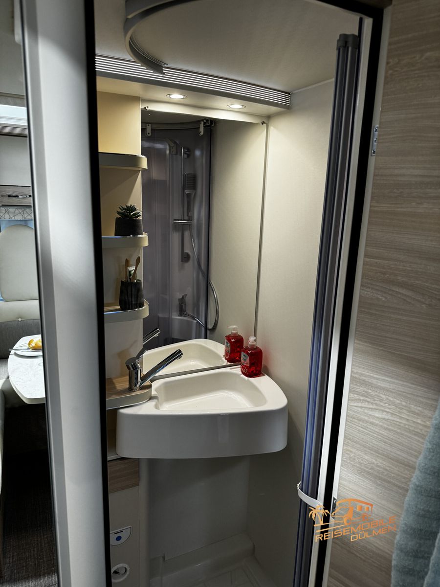 Fahrzeugabbildung Eura Mobil Activa One 650 HS RFK 16 Alu