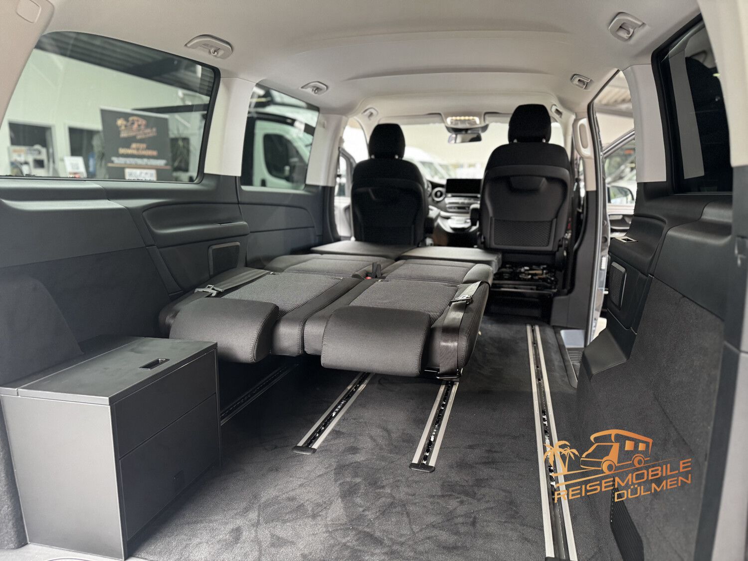 Fahrzeugabbildung Mercedes-Benz V250 4MATIC lang VanTourer Night & Sport Paket