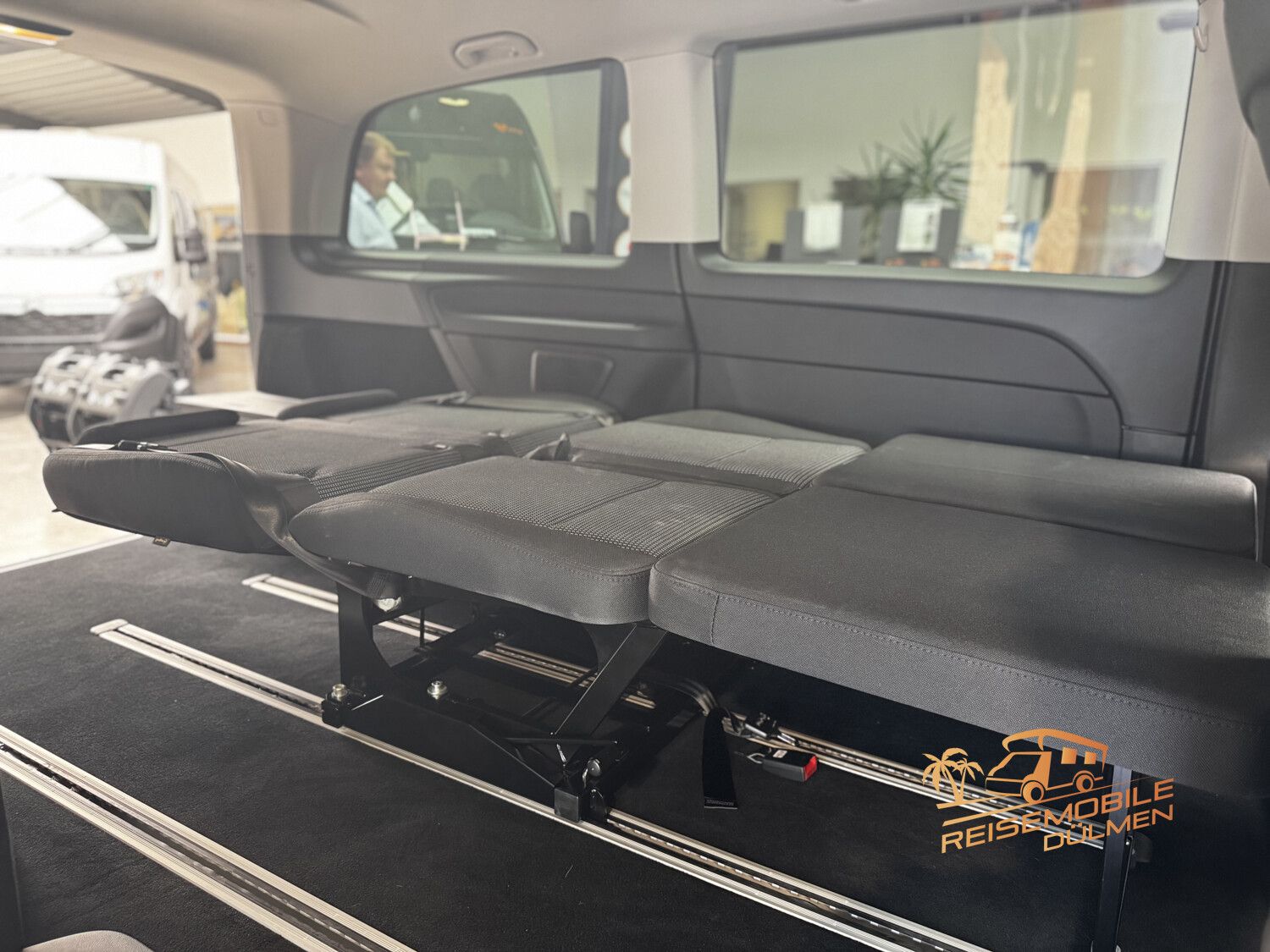 Fahrzeugabbildung Mercedes-Benz V250 4MATIC lang VanTourer Night & Sport Paket
