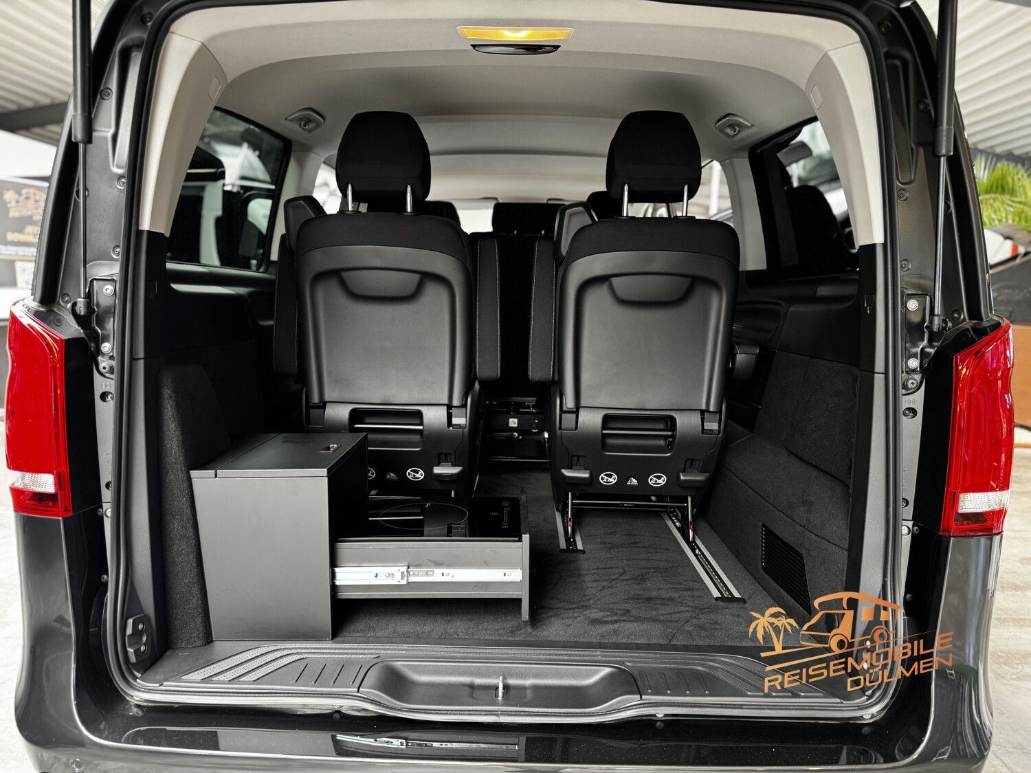 Fahrzeugabbildung Mercedes-Benz V250 4MATIC lang VanTourer Night & Sport Paket