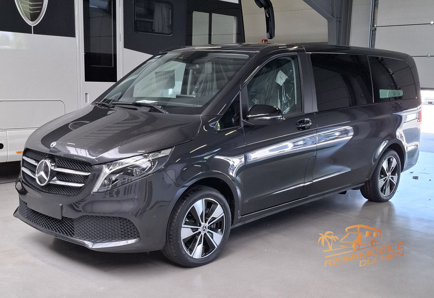Fahrzeugabbildung Mercedes-Benz V250 4MATIC lang VanTourer Night & Sport Paket