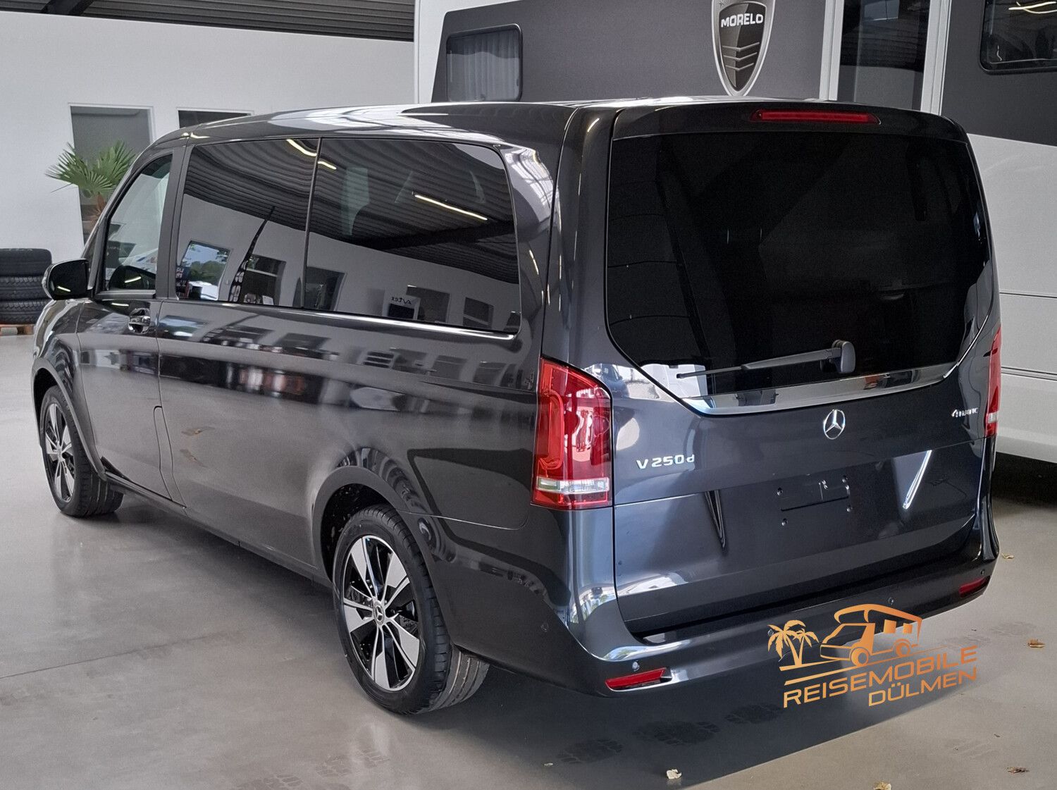 Fahrzeugabbildung Mercedes-Benz V250 4MATIC lang VanTourer Night & Sport Paket