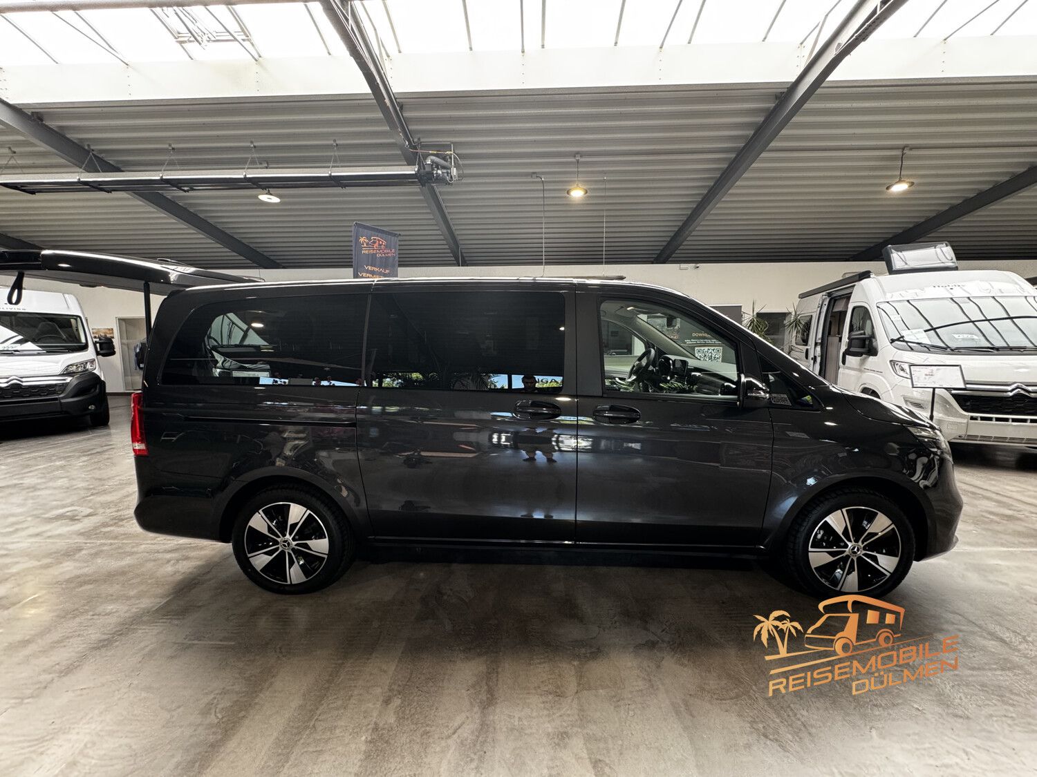 Fahrzeugabbildung Mercedes-Benz V250 4MATIC lang VanTourer Night & Sport Paket
