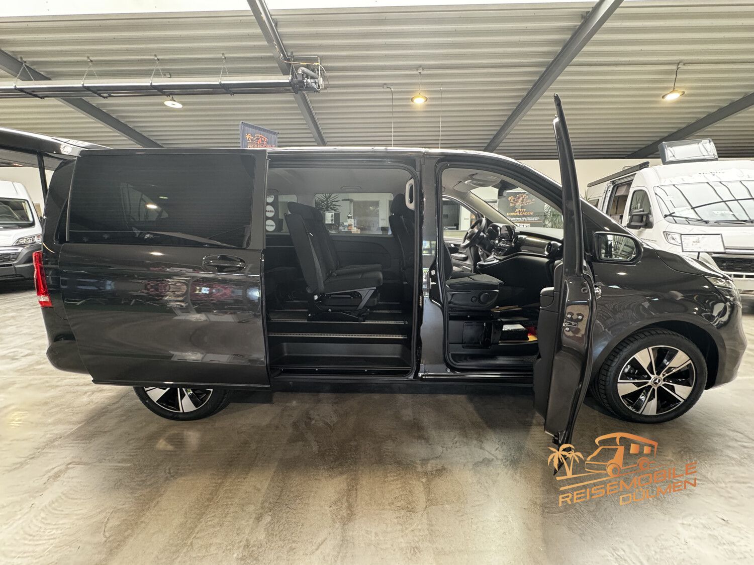 Fahrzeugabbildung Mercedes-Benz V250 4MATIC lang VanTourer Night & Sport Paket