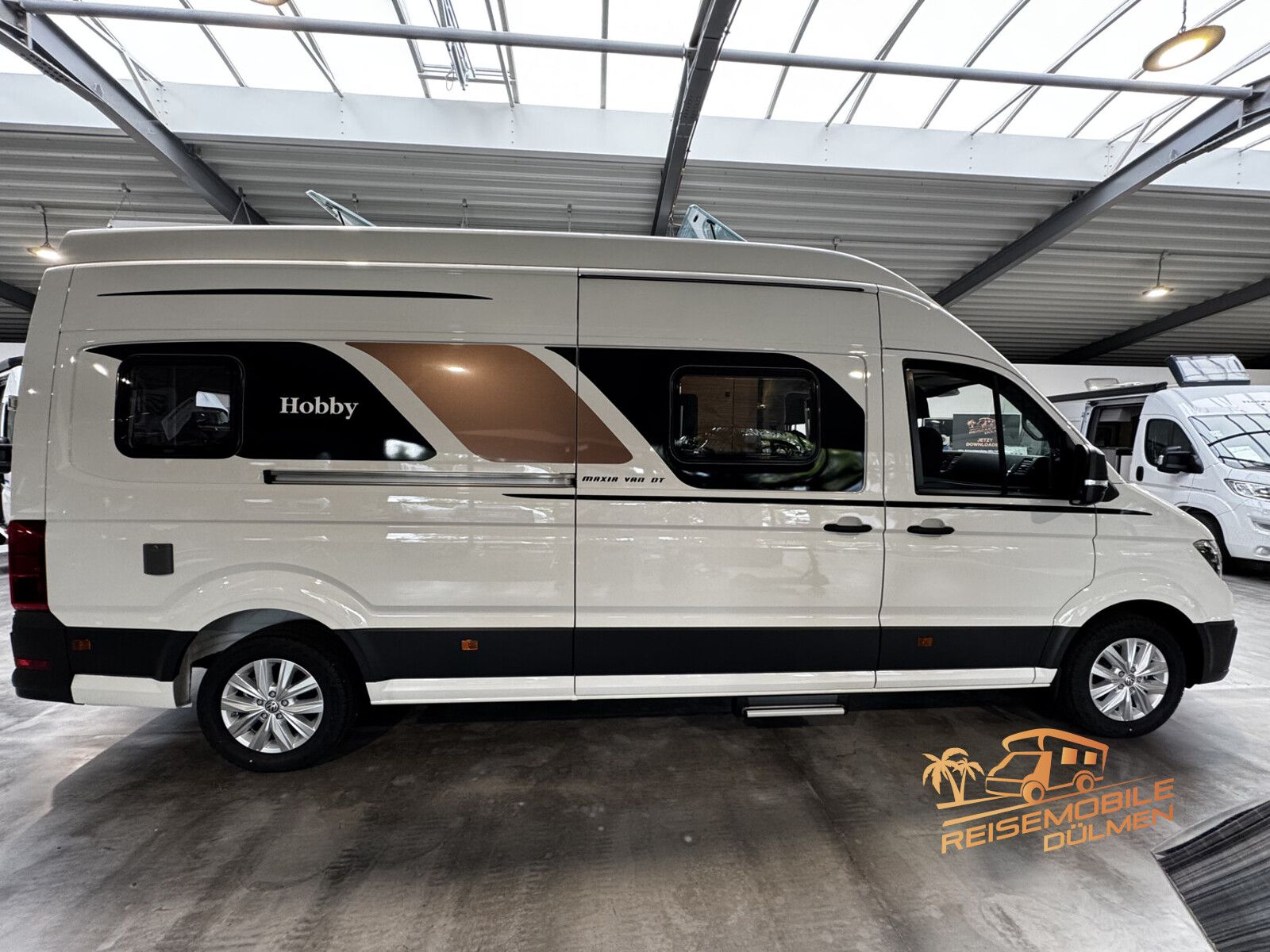 Fahrzeugabbildung Hobby Maxia Van 680 DT GFK Front Assist HOBBY CONNECT