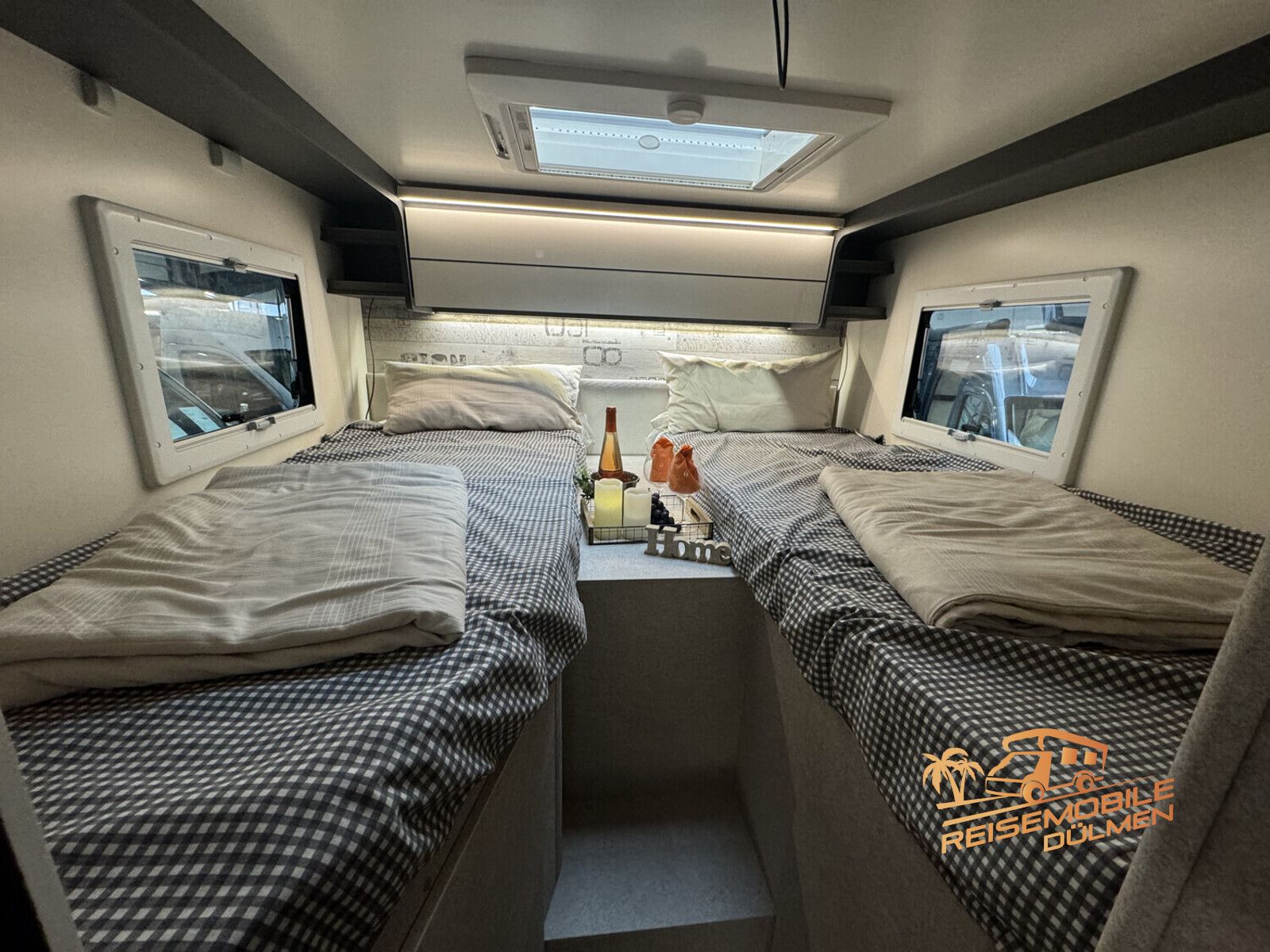 Fahrzeugabbildung Forster Coupe FT669EB NB  Skyroof RFK Truma Combi 6E