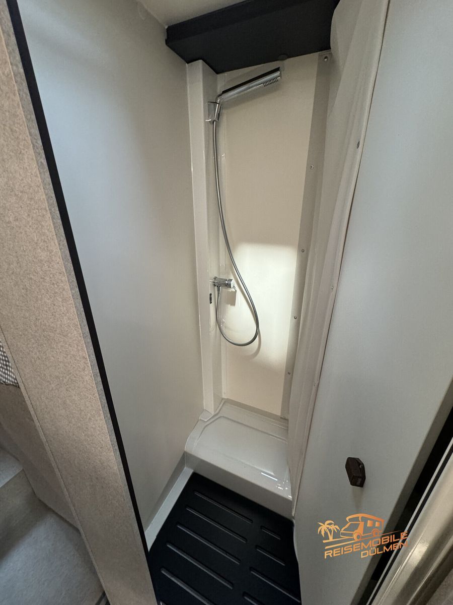 Fahrzeugabbildung Forster Coupe FT669EB NB  Skyroof RFK Truma Combi 6E