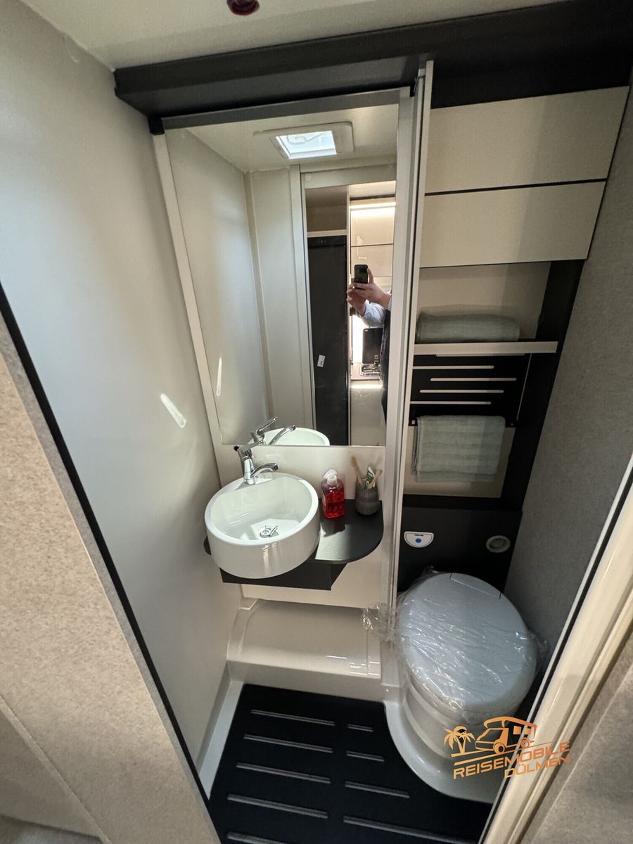 Fahrzeugabbildung Forster Coupe FT669EB NB  Skyroof RFK Truma Combi 6E