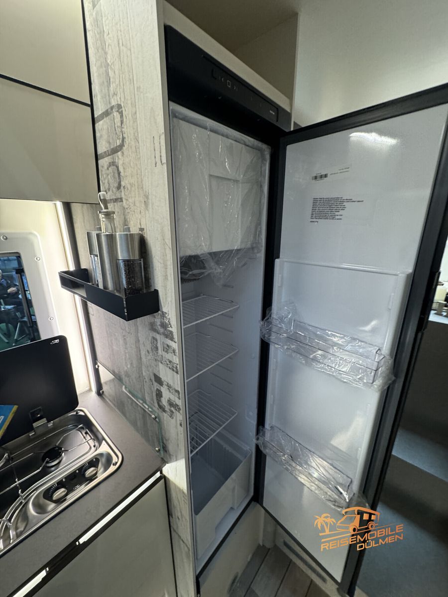 Fahrzeugabbildung Forster Coupe FT669EB NB  Skyroof RFK Truma Combi 6E