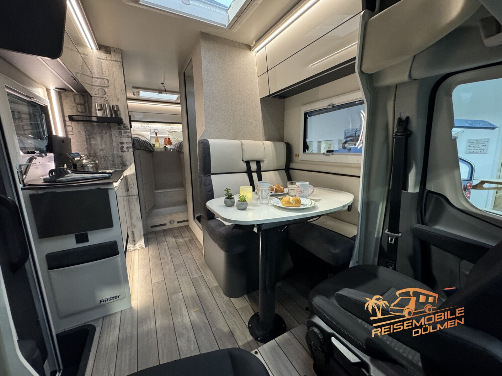 Fahrzeugabbildung Forster Coupe FT669EB NB  Skyroof RFK Truma Combi 6E