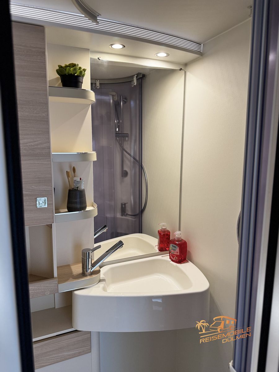 Fahrzeugabbildung Eura Mobil Activa One 570 HS RFK DAB Moniceiver