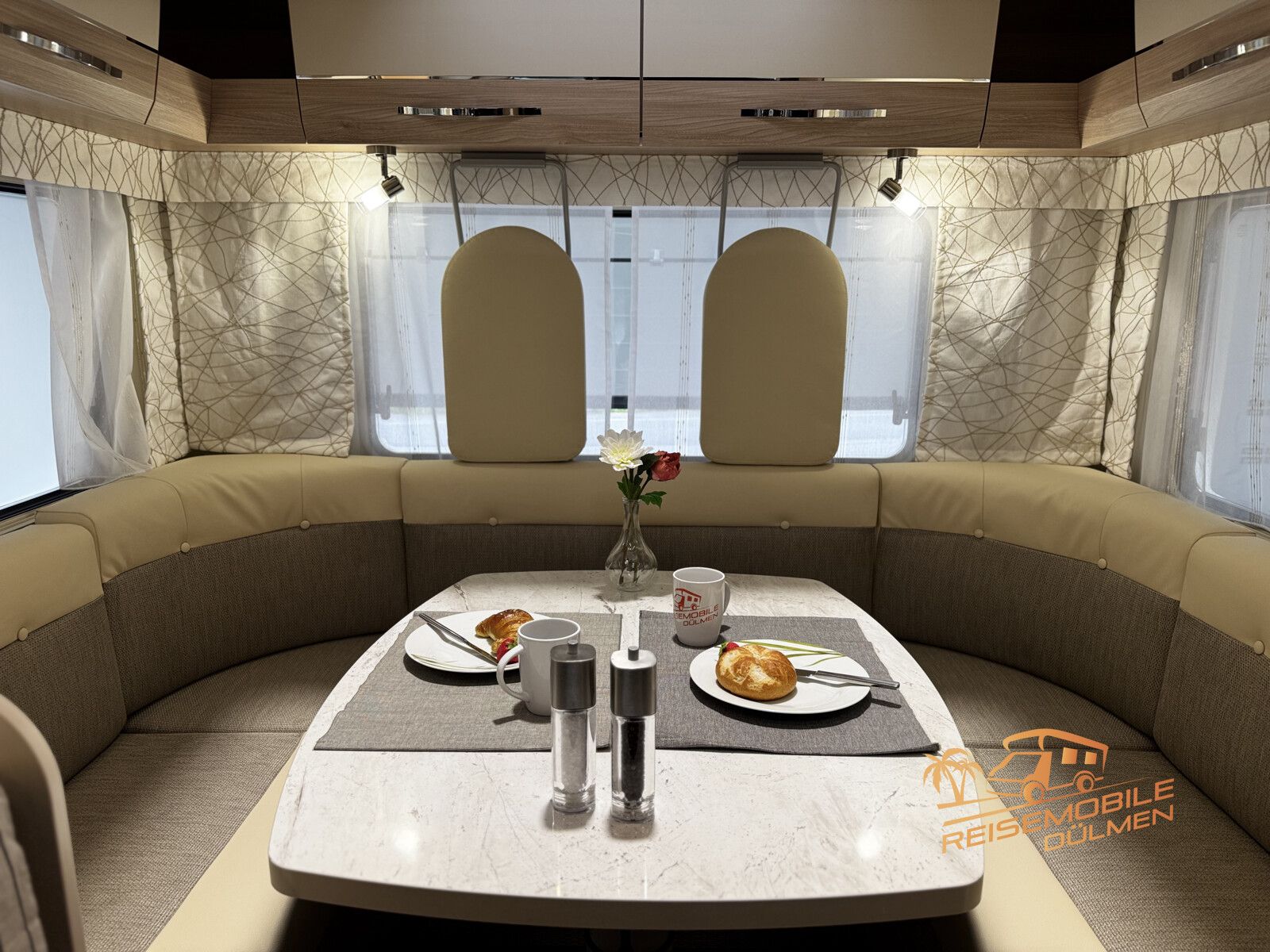 Fahrzeugabbildung Eura Mobil Activa One 570 HS RFK DAB Moniceiver