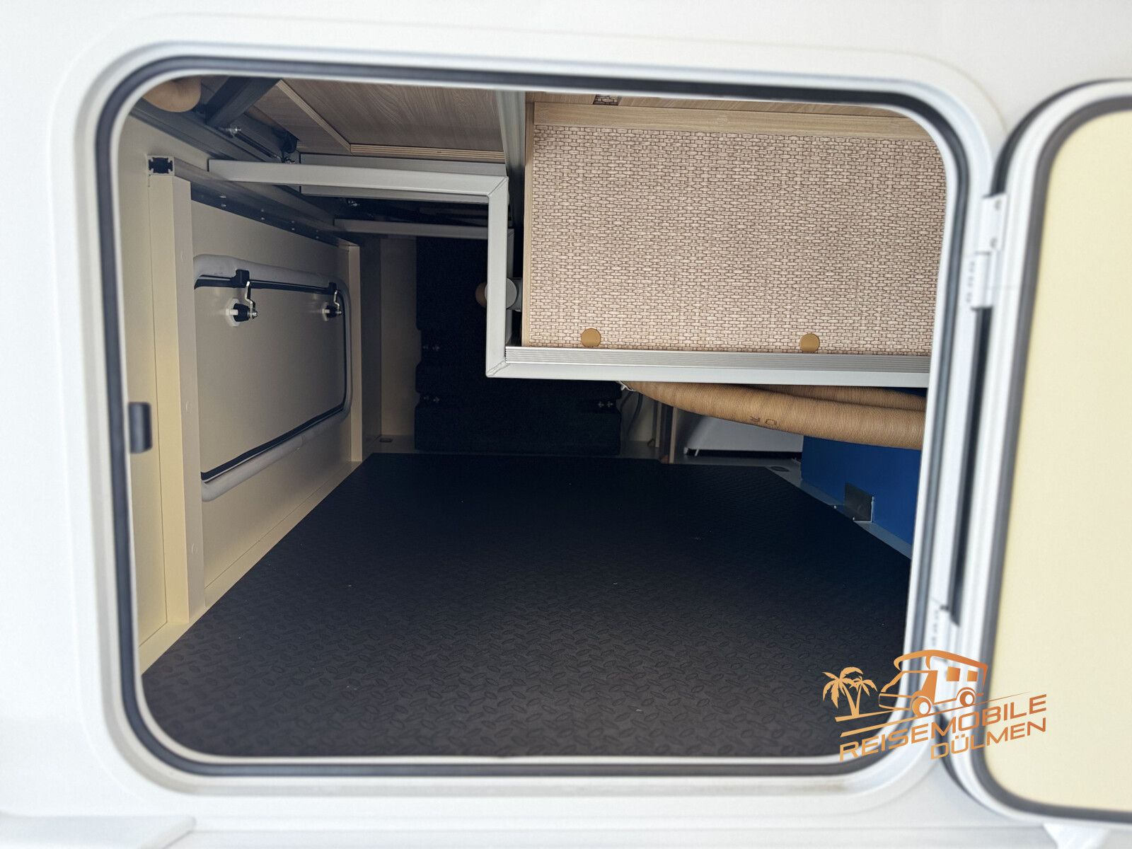 Fahrzeugabbildung Eura Mobil Activa One 570 HS RFK DAB Moniceiver