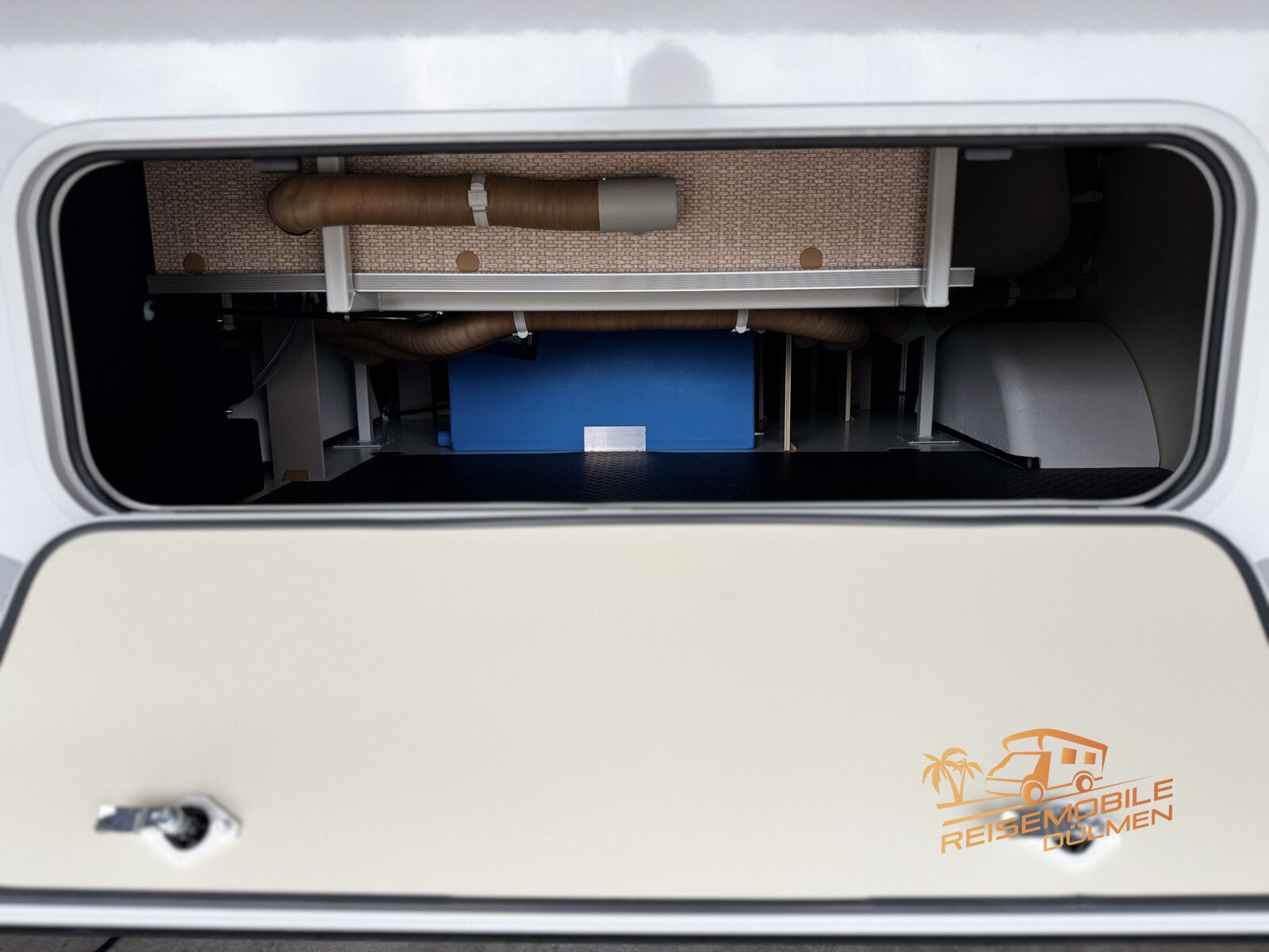 Fahrzeugabbildung Eura Mobil Activa One 570 HS RFK DAB Moniceiver