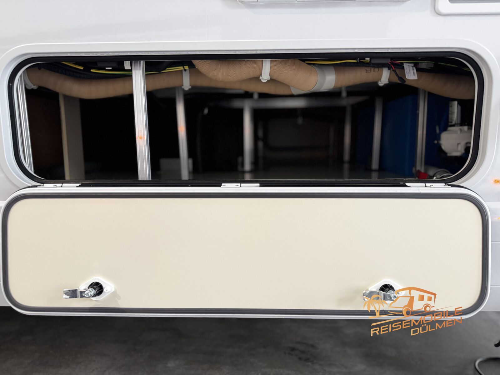 Fahrzeugabbildung Eura Mobil Activa One 570 HS RFK DAB Moniceiver