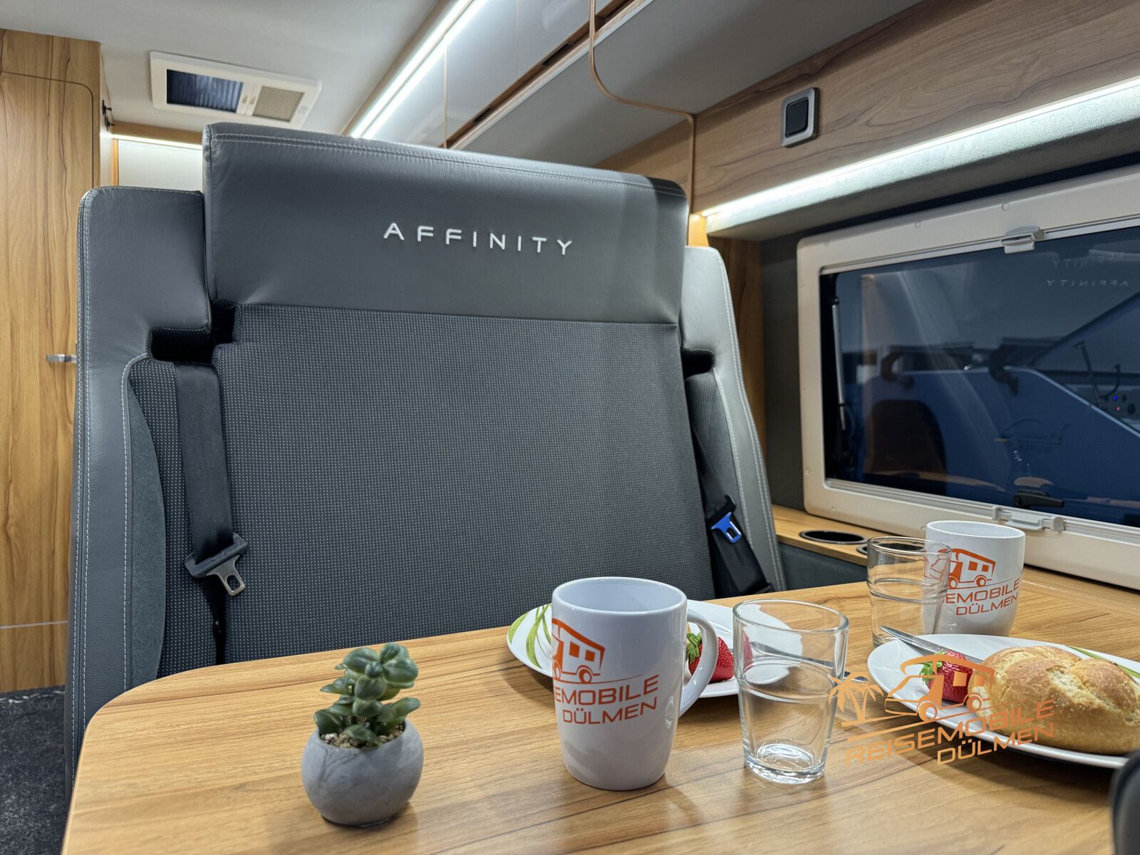 Fahrzeugabbildung Affinity Camper Van ONE Solar Navi RFK 18 1.Hand AHK