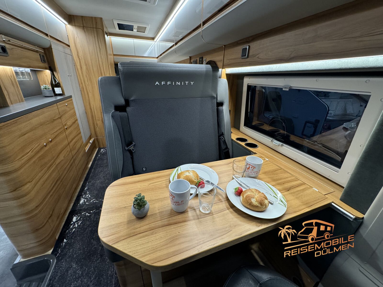 Fahrzeugabbildung Affinity Camper Van ONE Solar Navi RFK 18 1.Hand AHK