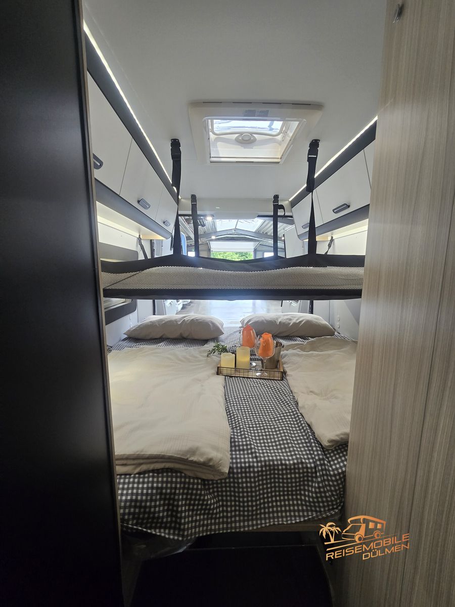 Fahrzeugabbildung Sun Living V 65SL X-TRA Ausstellungsfahrzeug Navi LM-Räder