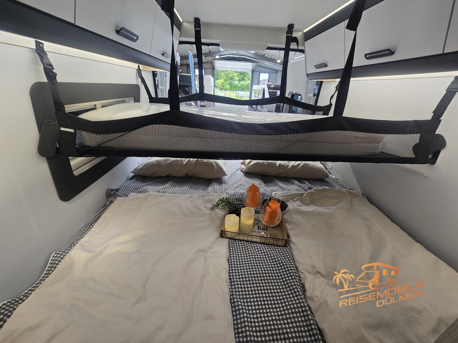 Fahrzeugabbildung Sun Living V 65SL X-TRA Ausstellungsfahrzeug Navi LM-Räder