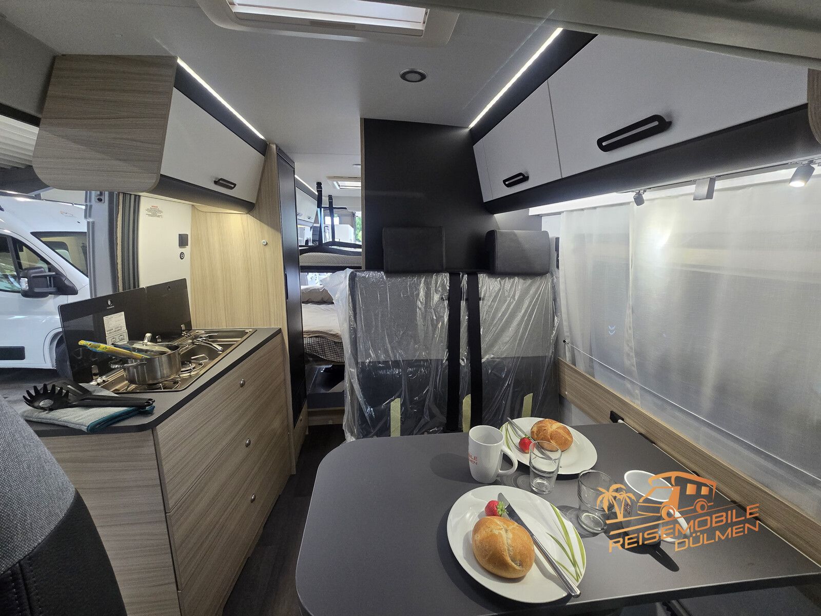 Fahrzeugabbildung Sun Living V 65SL X-TRA Ausstellungsfahrzeug RFK ISOFIX LM