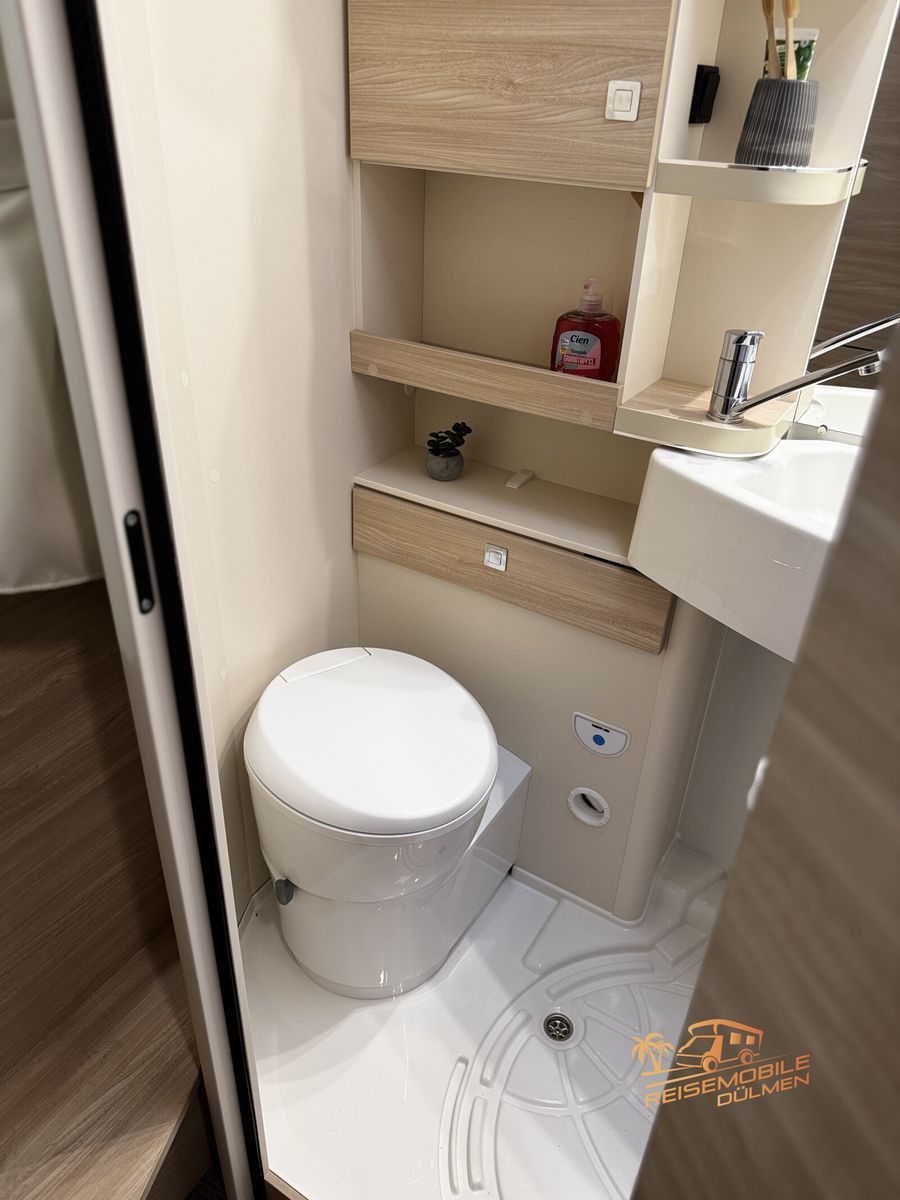 Fahrzeugabbildung Eura Mobil Activa One 690 HB  Heizung Combi 6 E  Winterfest