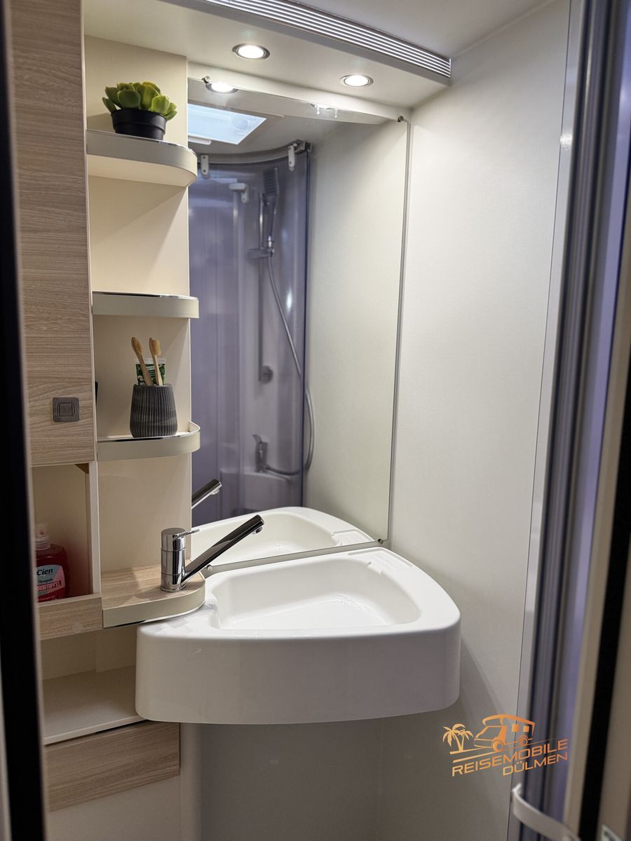 Fahrzeugabbildung Eura Mobil Activa One 690 HB  Heizung Combi 6 E  Winterfest