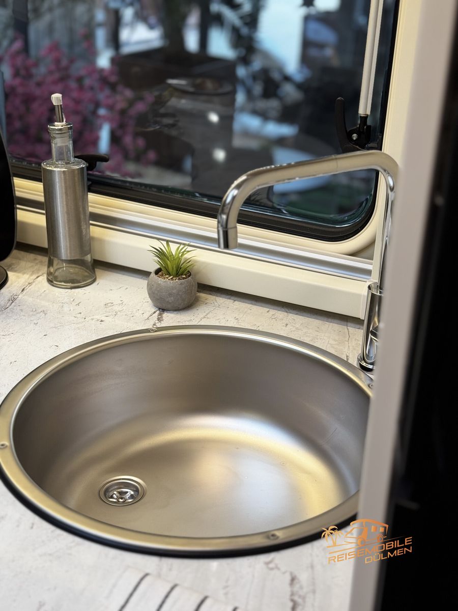 Fahrzeugabbildung Eura Mobil Activa One 690 HB  Heizung Combi 6 E  Winterfest