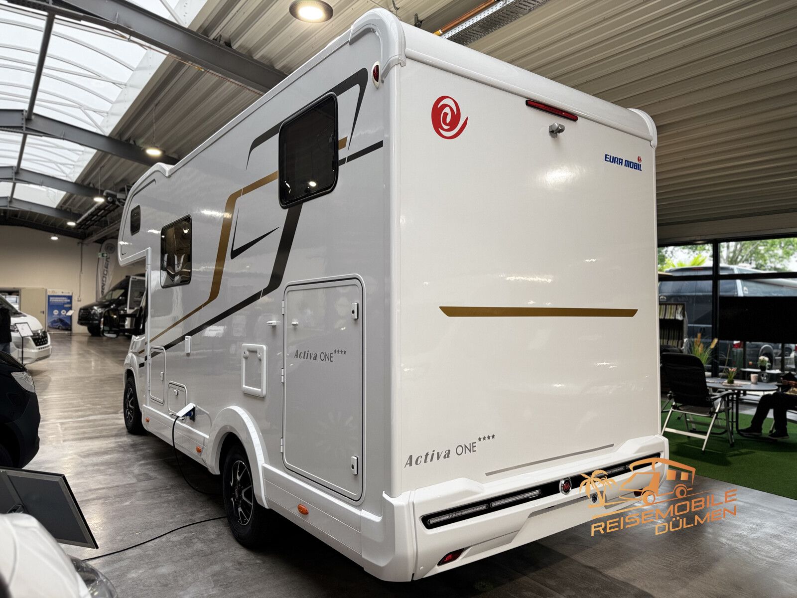 Fahrzeugabbildung Eura Mobil Activa One 690 HB  Heizung Combi 6 E  Winterfest