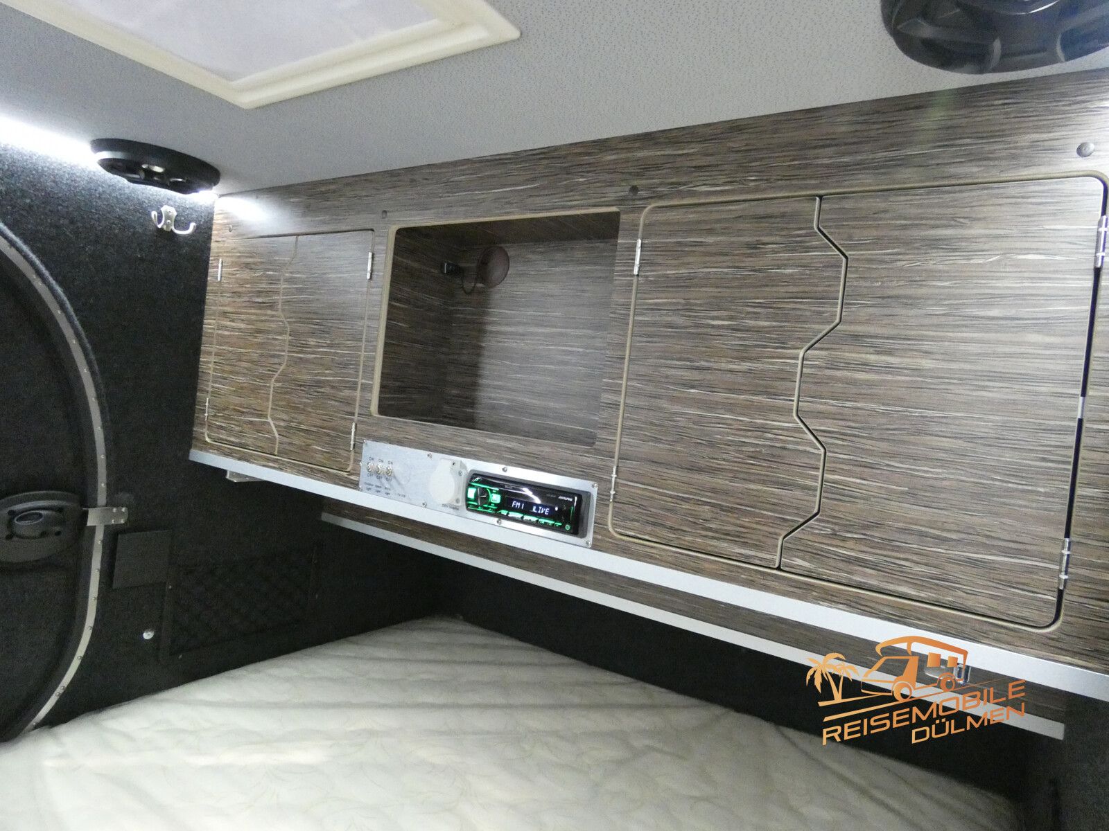 Fahrzeugabbildung Andere LifeStyle Camper X-Line AHK Dachreling Außendusc