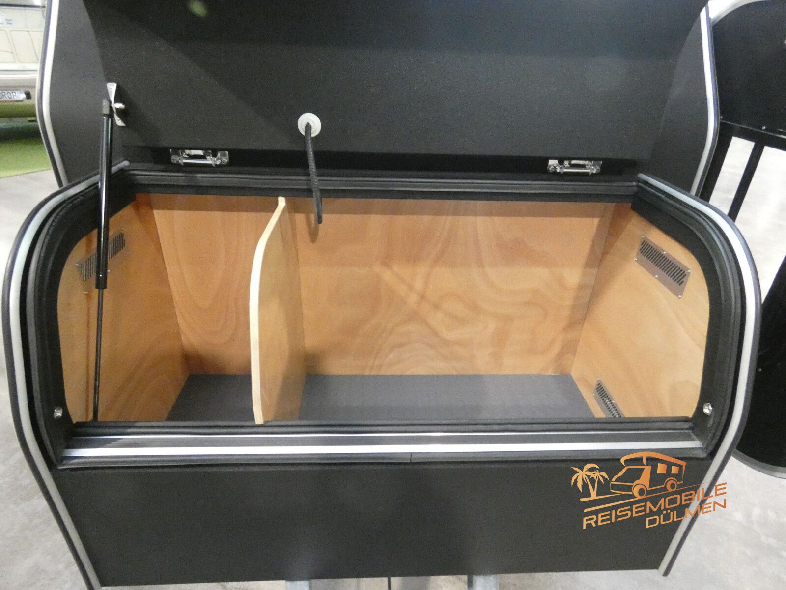 Fahrzeugabbildung Andere LifeStyle Camper X-Line AHK Dachreling Außendusc