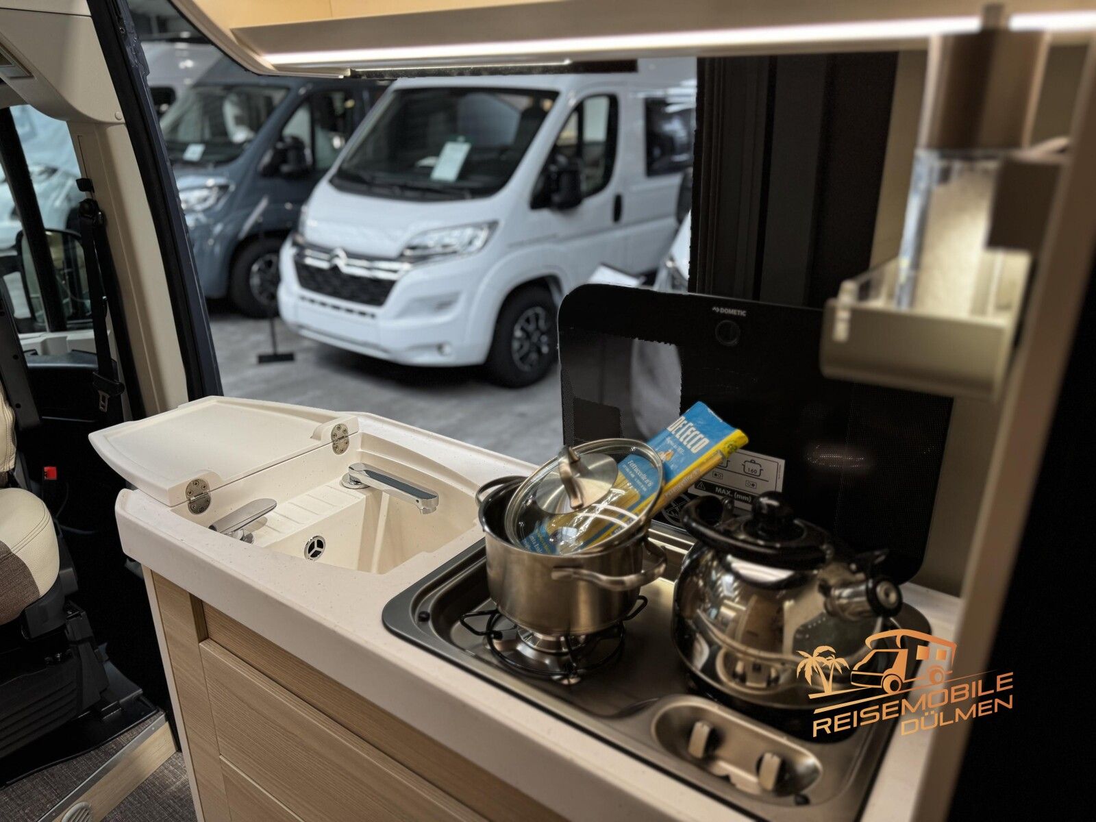 Fahrzeugabbildung Eura Mobil Van 635 EB  Lithium Solar Maxi Chassis Fahrassis