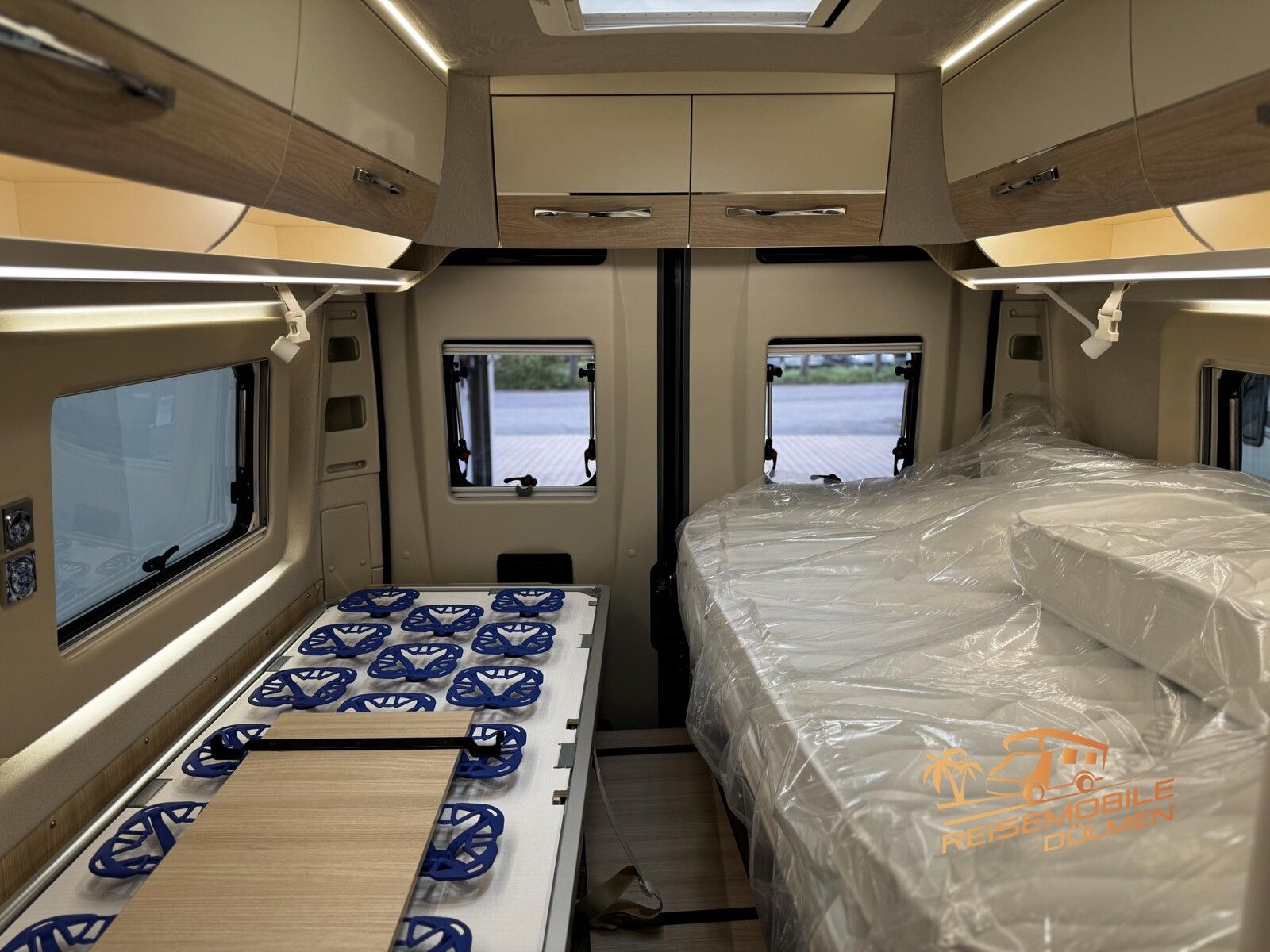 Fahrzeugabbildung Eura Mobil Van 635 EB  Lithium Solar Maxi Chassis Fahrassis
