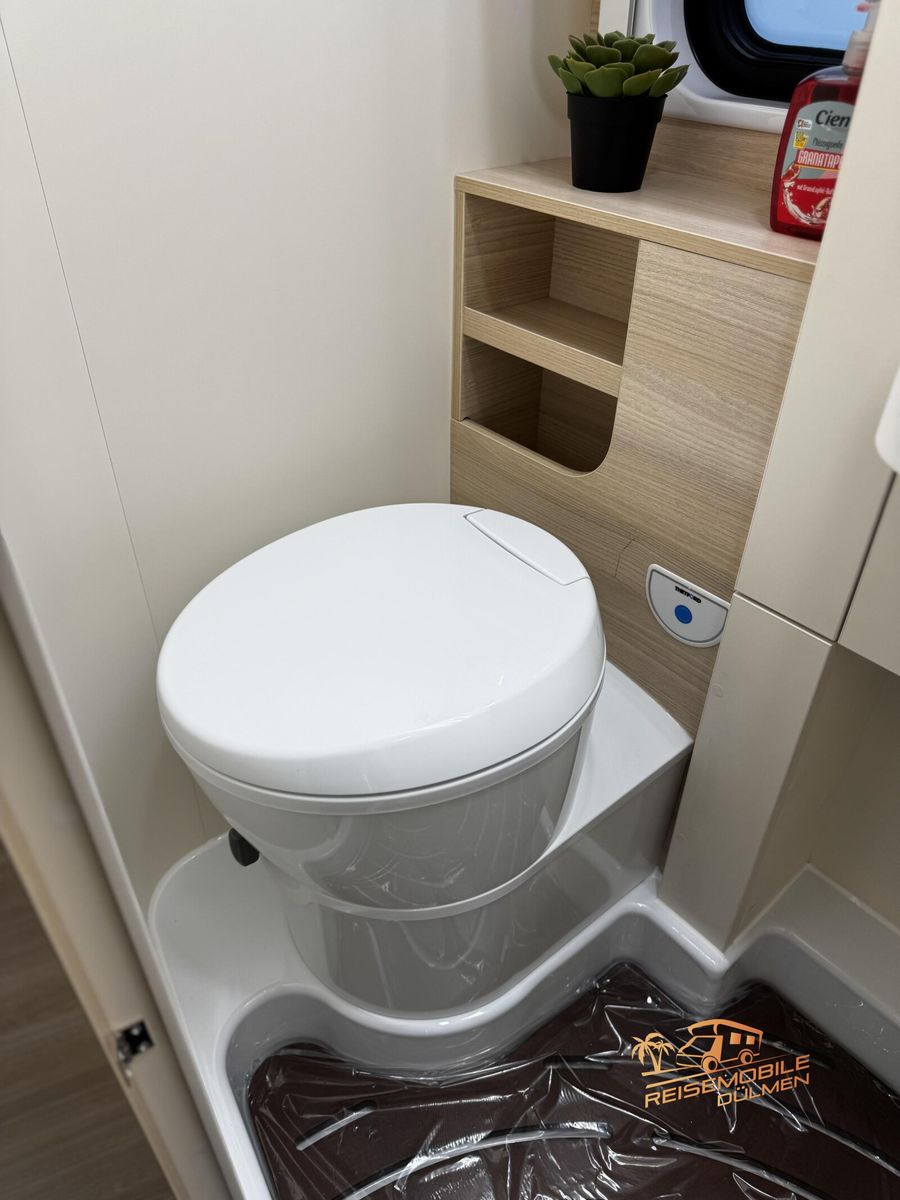 Fahrzeugabbildung Eura Mobil Van 635 EB Lithium Solar Maxi Chassis Fahrassis