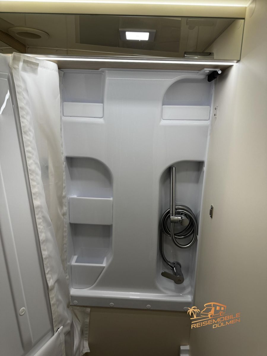 Fahrzeugabbildung Eura Mobil Van 635 EB Lithium Solar Maxi Chassis Fahrassis