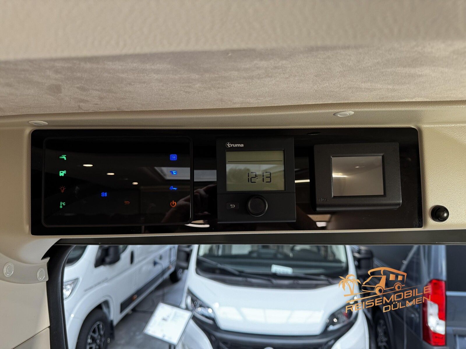 Fahrzeugabbildung Eura Mobil Van 635 EB Lithium Solar Maxi Chassis Fahrassis