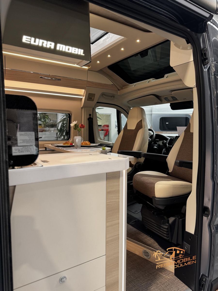 Fahrzeugabbildung Eura Mobil Van 635 EB Lithium Solar Maxi Chassis Fahrassis