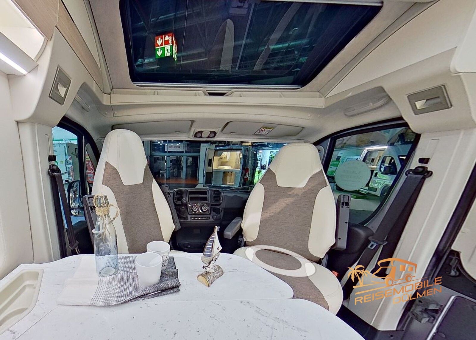 Fahrzeugabbildung Eura Mobil Van 635 EB Lithium Solar Maxi Chassis Fahrassis