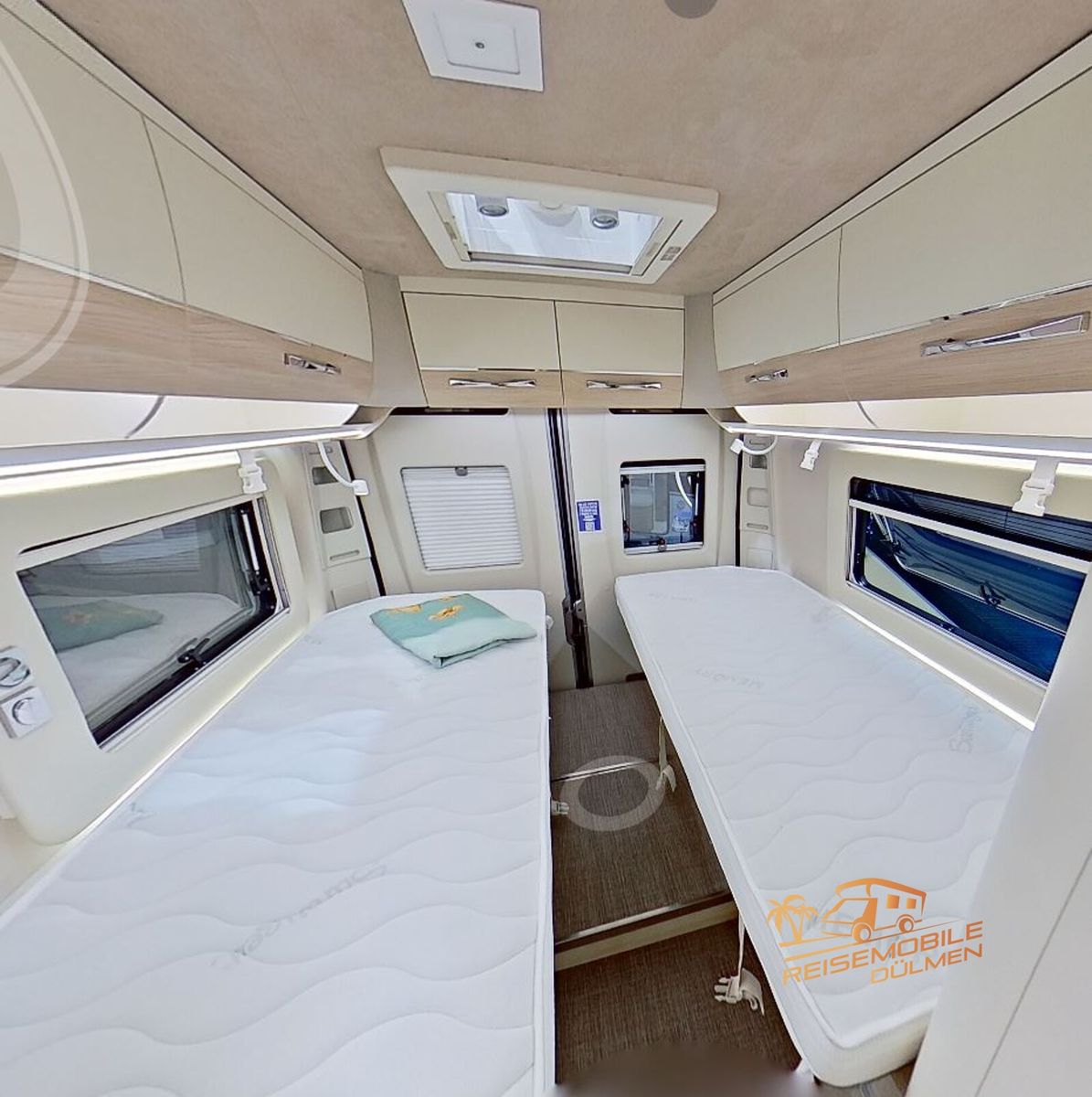 Fahrzeugabbildung Eura Mobil Van 635 EB Lithium Solar Maxi Chassis Fahrassis