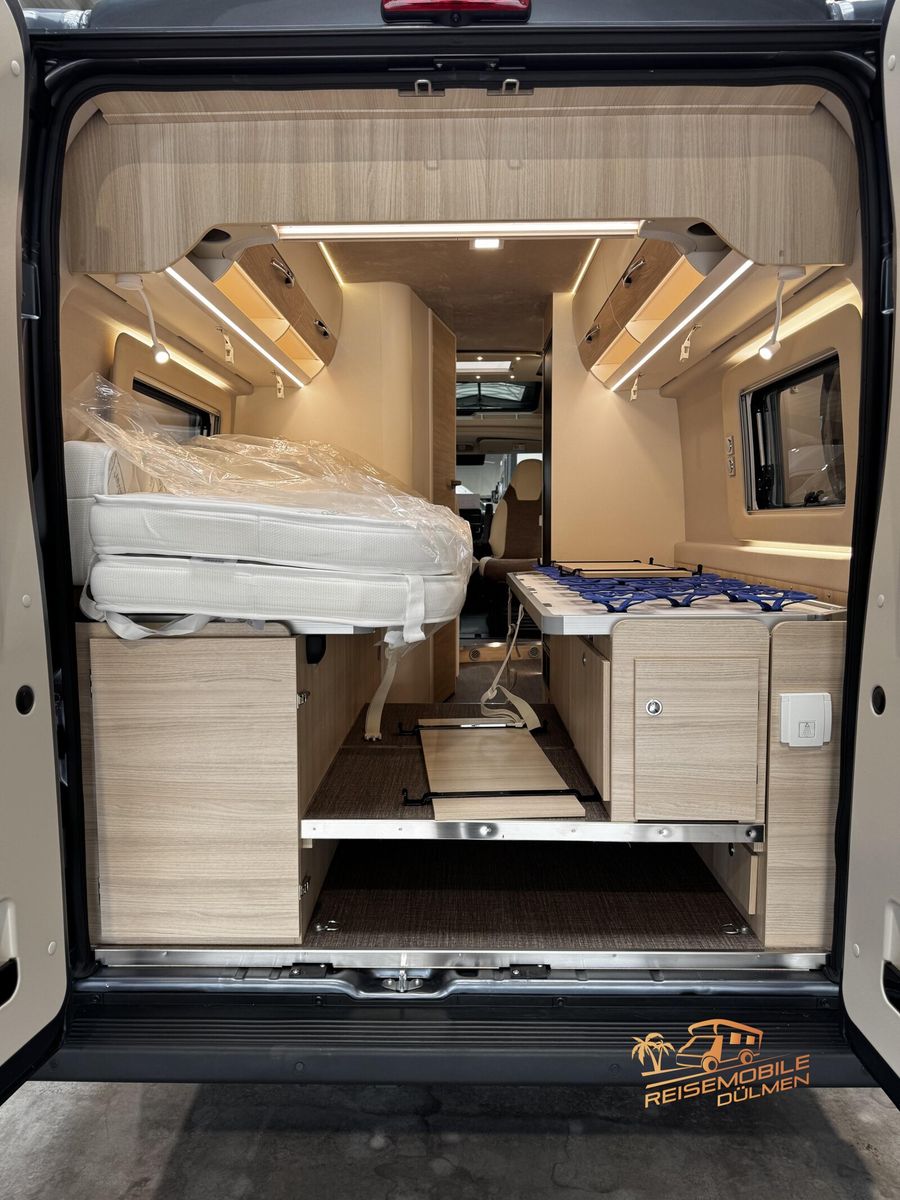 Fahrzeugabbildung Eura Mobil Van 635 EB Lithium Solar Maxi Chassis Fahrassis