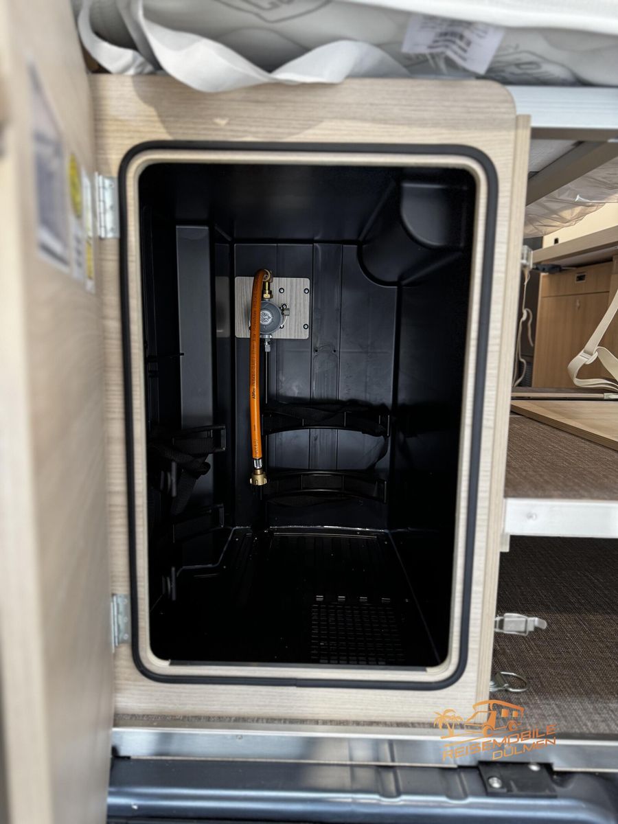 Fahrzeugabbildung Eura Mobil Van 635 EB Lithium Solar Maxi Chassis Fahrassis