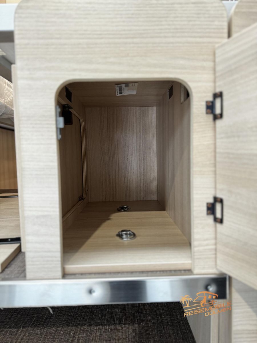 Fahrzeugabbildung Eura Mobil Van 635 EB Lithium Solar Maxi Chassis Fahrassis