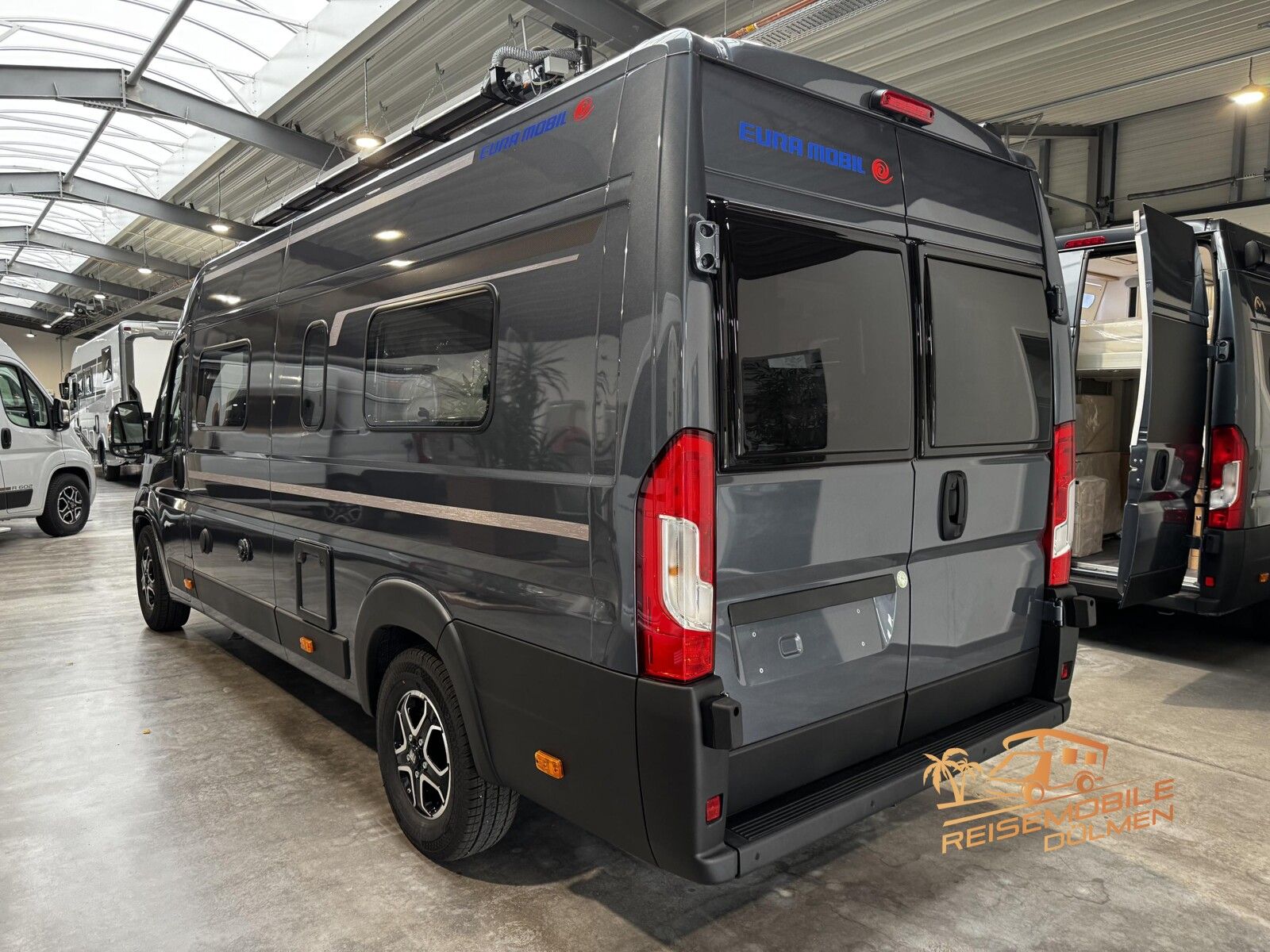 Fahrzeugabbildung Eura Mobil Van 635 EB  Lithium Solar Maxi Chassis Fahrassis