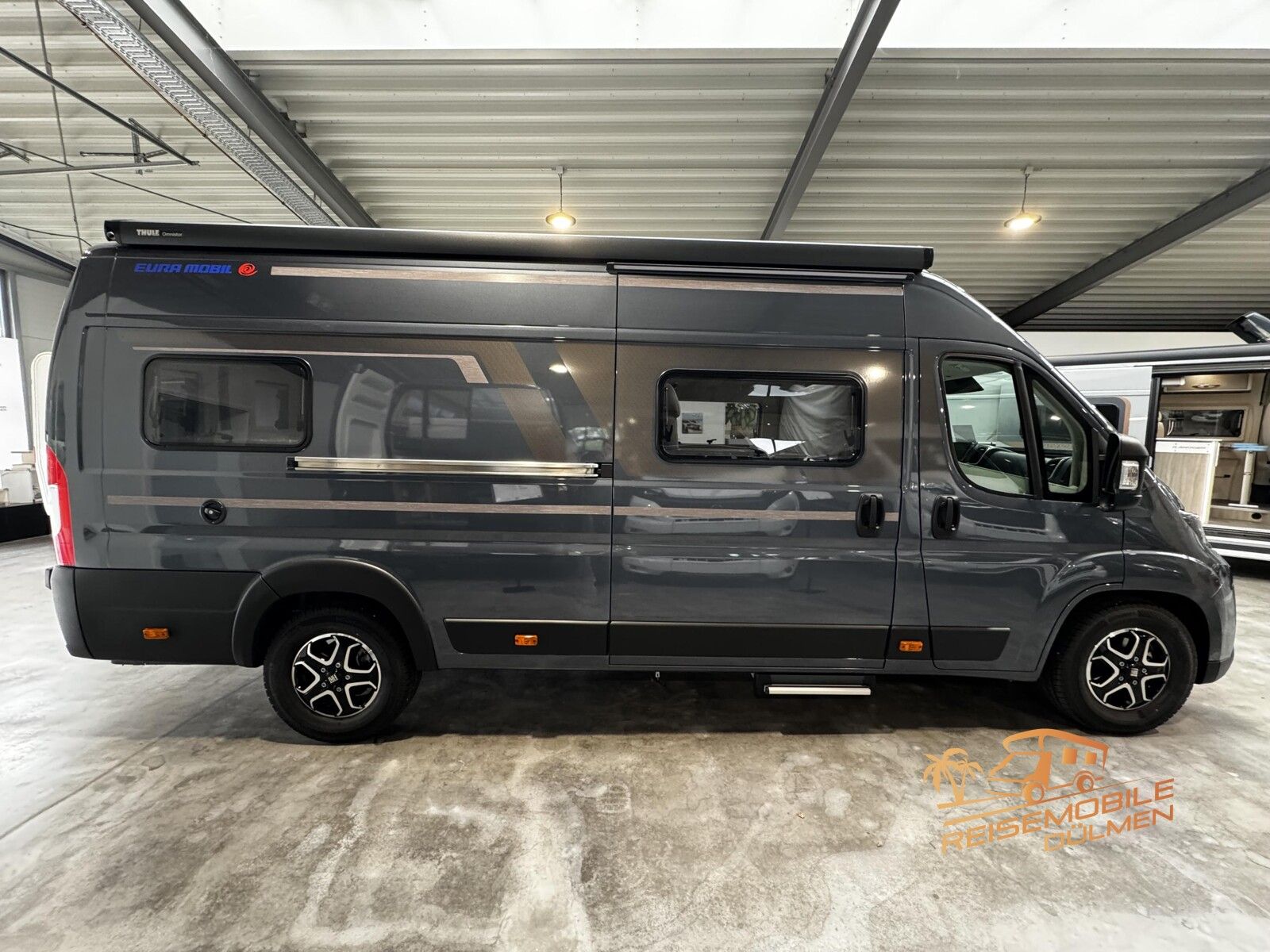 Fahrzeugabbildung Eura Mobil Van 635 EB  Lithium Solar Maxi Chassis Fahrassis