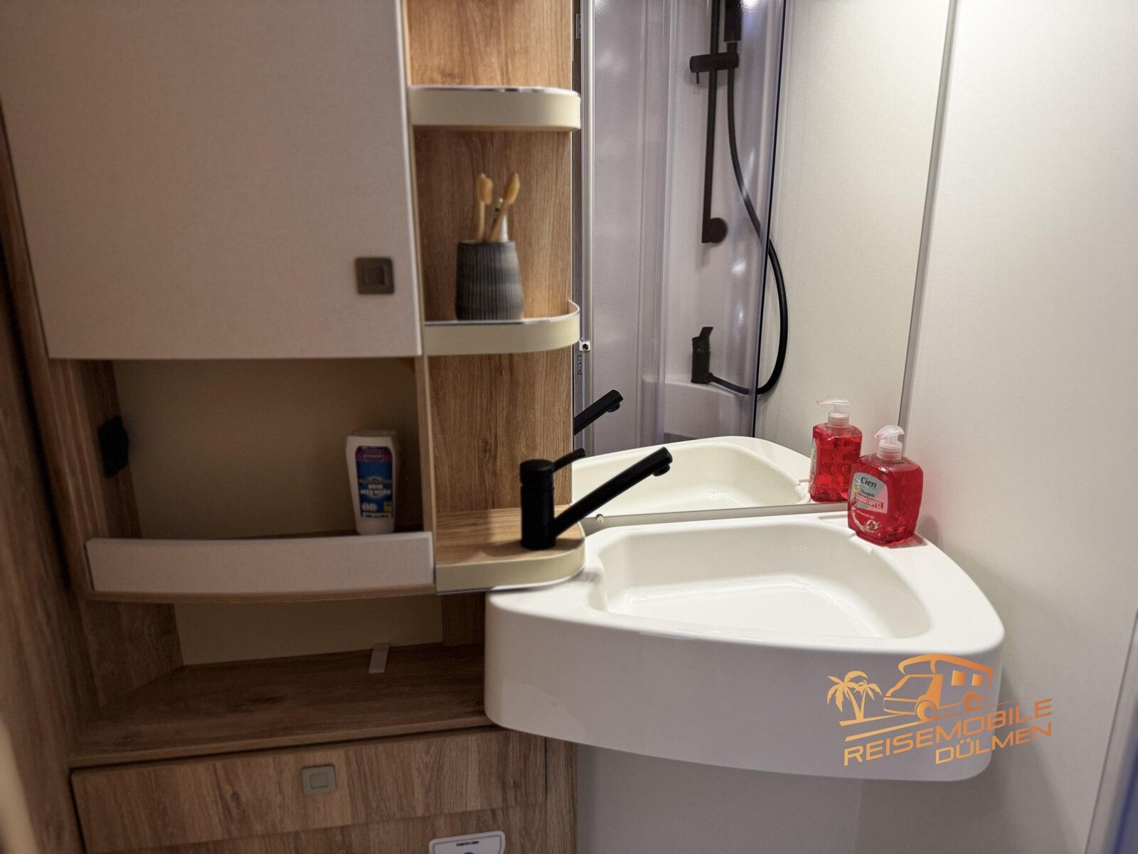 Fahrzeugabbildung Eura Mobil Profila T 695 EB Klima Fahrassistenz